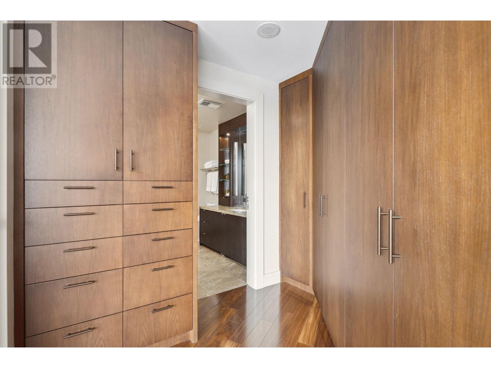 202 628 Kinghorne Mews, Vancouver, British Columbia  V6Z 3H6 - Photo 5 - R2984359
