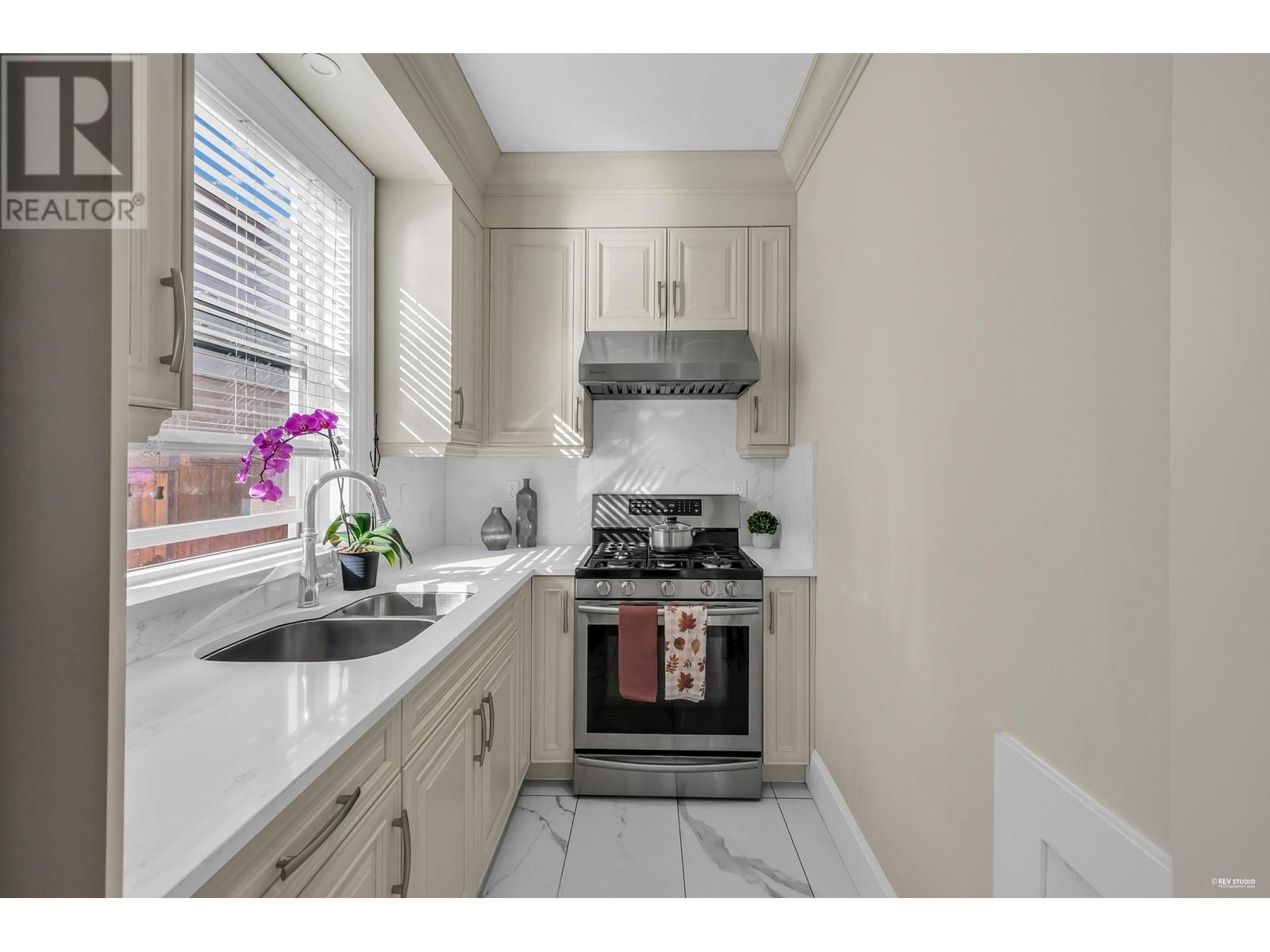 6680 Winch Street, Burnaby, British Columbia  V5B 2L6 - Photo 17 - R2985288