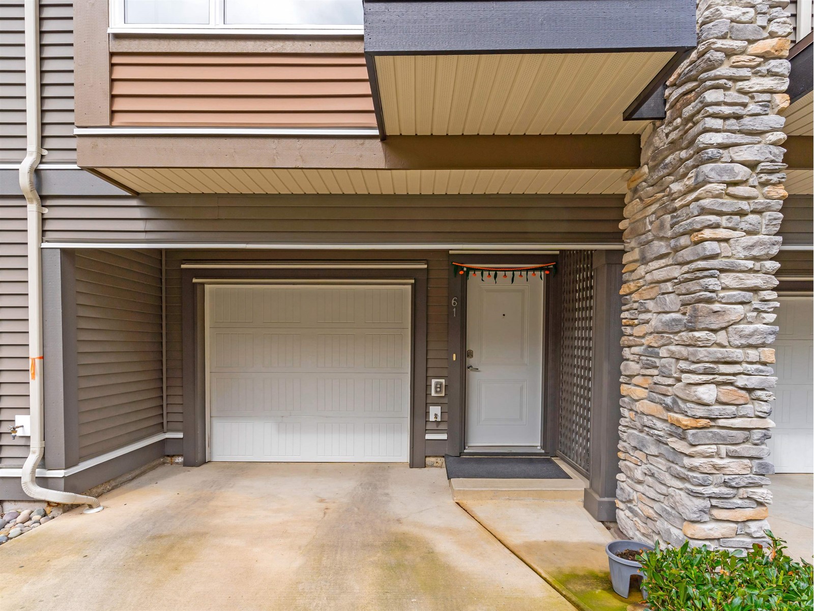 61 5888 144 Street, Surrey, British Columbia  V3Z 0E3 - Photo 2 - R2984782