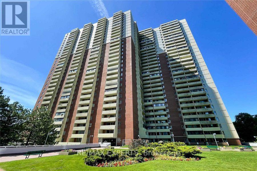 2718 - 1 Massey Square, Toronto (Crescent Town), Ontario  M4C 5L4 - Photo 1 - E12057686