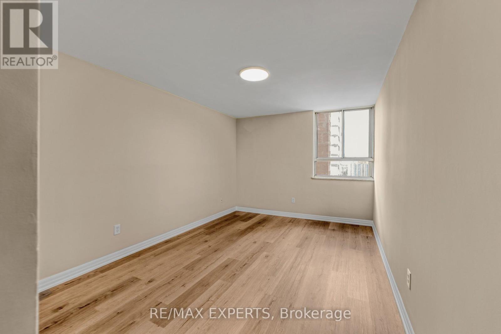 2718 - 1 Massey Square, Toronto (Crescent Town), Ontario  M4C 5L4 - Photo 10 - E12057686