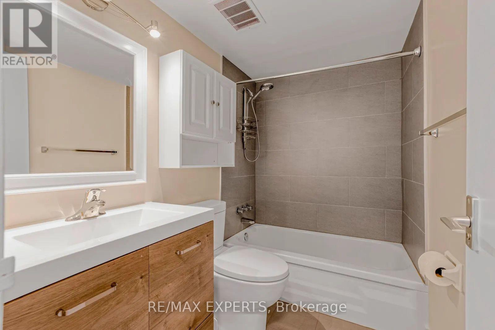 2718 - 1 Massey Square, Toronto (Crescent Town), Ontario  M4C 5L4 - Photo 12 - E12057686