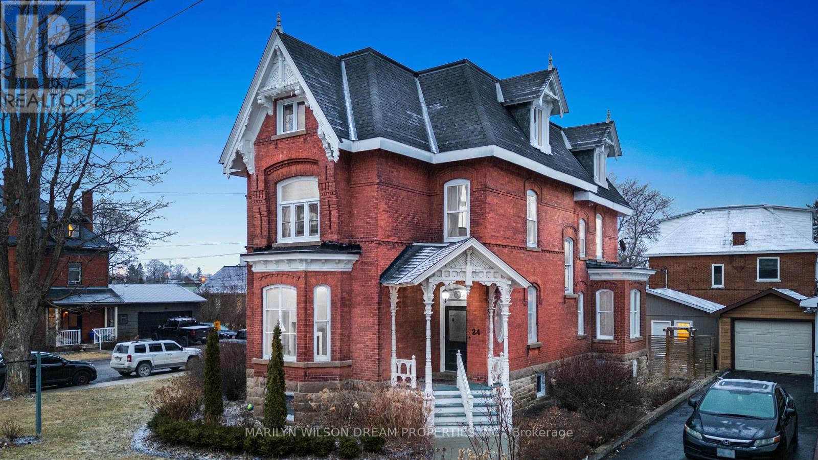 24 Lake Avenue W, Carleton Place, Ontario  K7C 1L4 - Photo 1 - X12057412