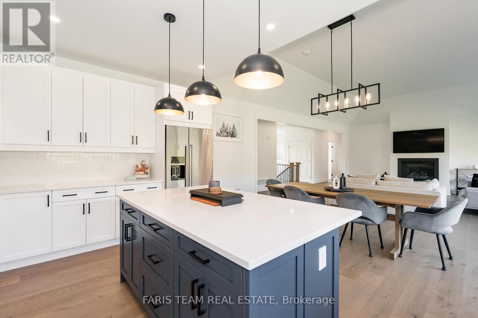 17 Clydesdale Court, Oro-Medonte, Ontario  L0K 1E0 - Photo 7 - S12023072