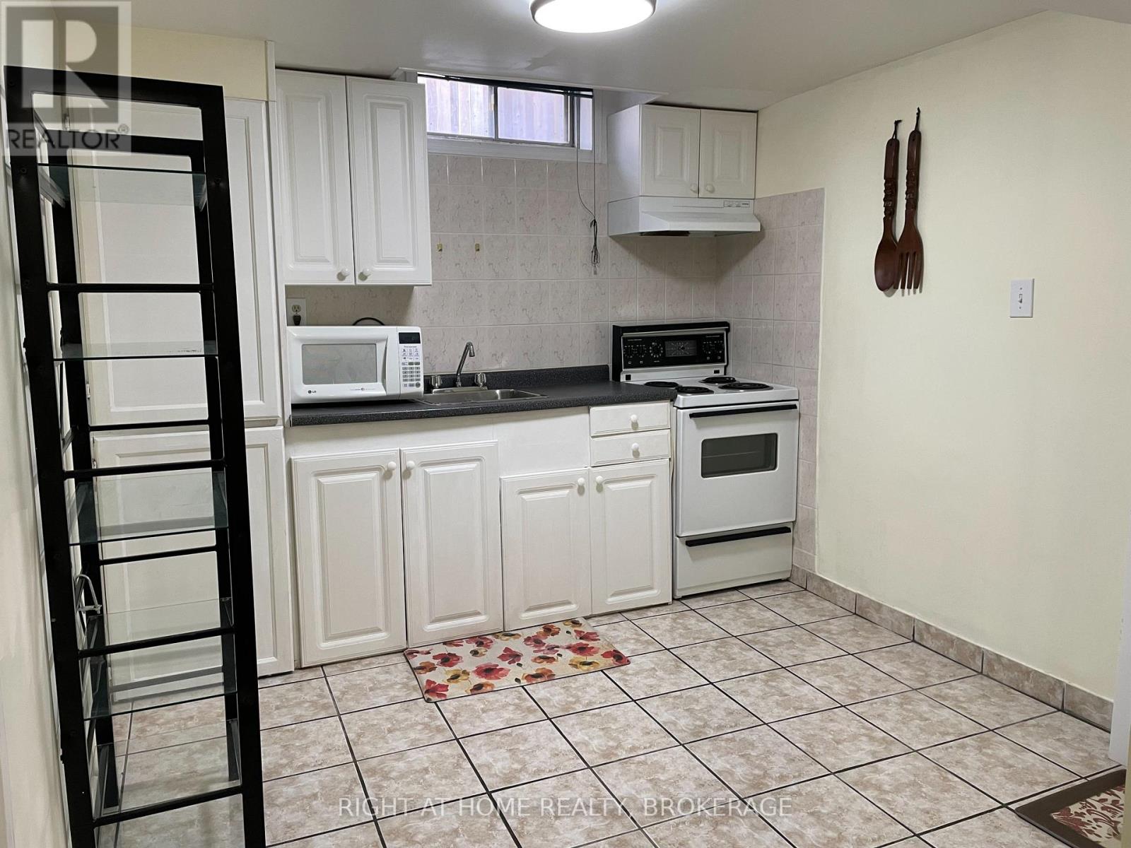 Basement - 281 Mississaga Street, Oakville, Ontario  L6L 6J8 - Photo 8 - W12057638