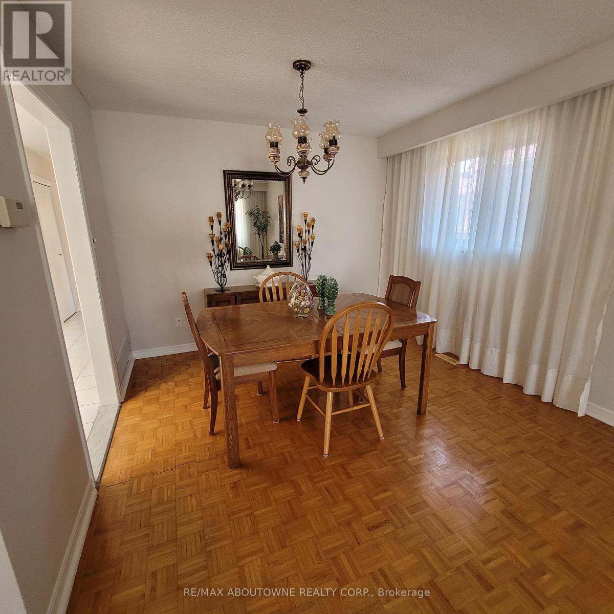 91 Curtis Road, Brampton, Ontario  L6Y 2J6 - Photo 7 - W12057730
