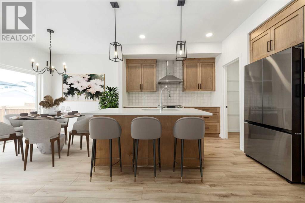 Property at 758 Violet Place W image 1