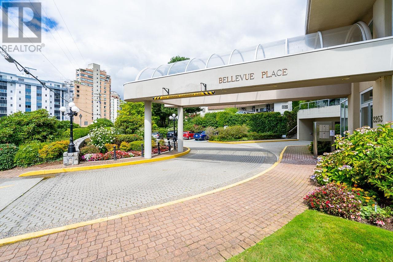 301 2203 BELLEVUE AVENUE, west vancouver, British Columbia