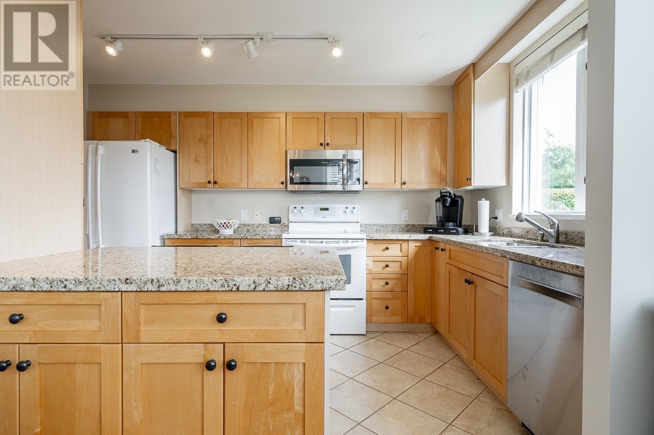 301 2203 Bellevue Avenue, West Vancouver, British Columbia  V7V 4V7 - Photo 2 - R2985317