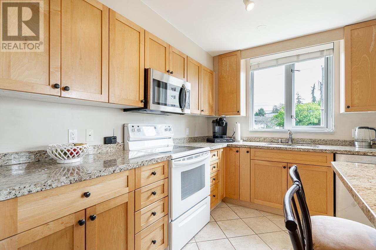 301 2203 Bellevue Avenue, West Vancouver, British Columbia  V7V 4V7 - Photo 3 - R2985317