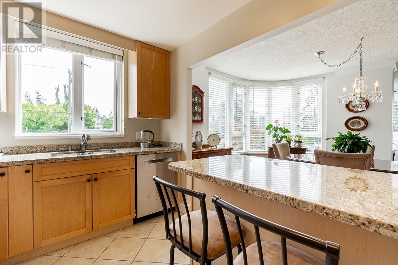 301 2203 Bellevue Avenue, West Vancouver, British Columbia  V7V 4V7 - Photo 5 - R2985317