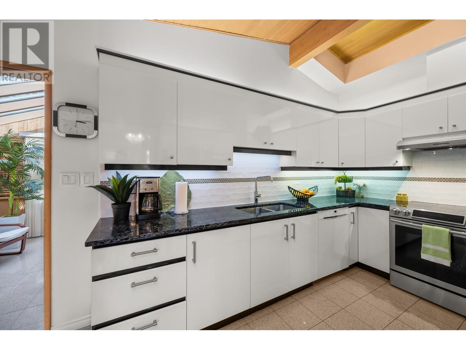 3025 E 59th Avenue, Vancouver, British Columbia  V5S 2B2 - Photo 13 - R2985347