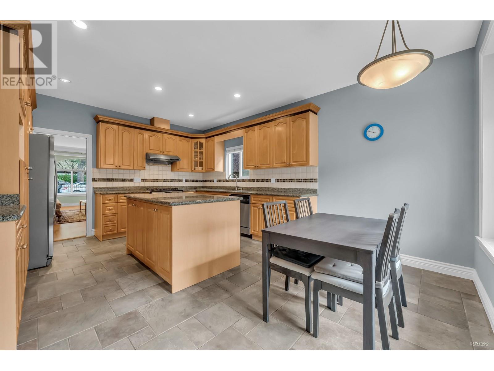 4306 Pinewood Crescent, Burnaby, British Columbia  V5G 2J8 - Photo 6 - R2984713