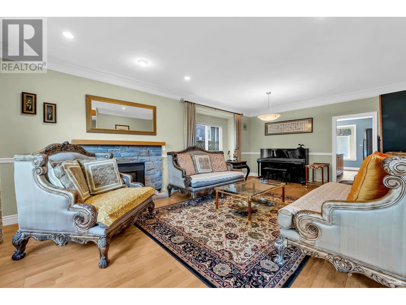 4306 Pinewood Crescent, Burnaby, British Columbia  V5G 2J8 - Photo 4 - R2984713