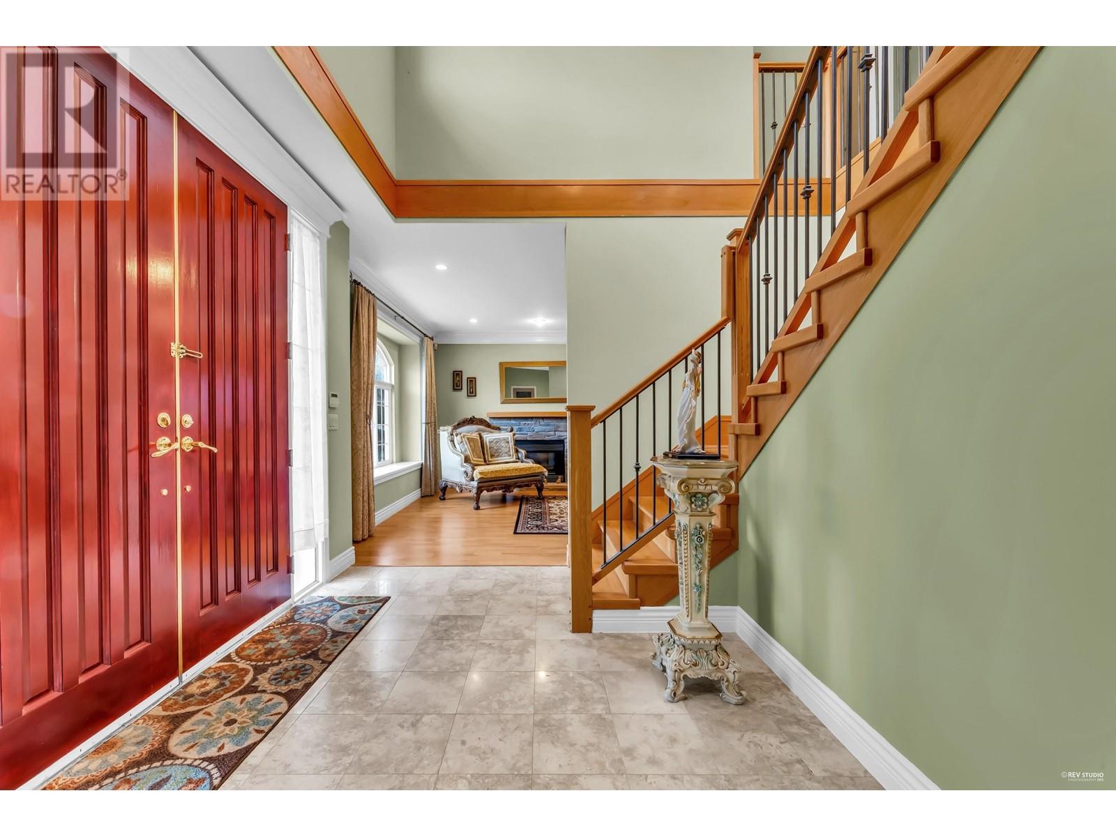 4306 Pinewood Crescent, Burnaby, British Columbia  V5G 2J8 - Photo 2 - R2984713