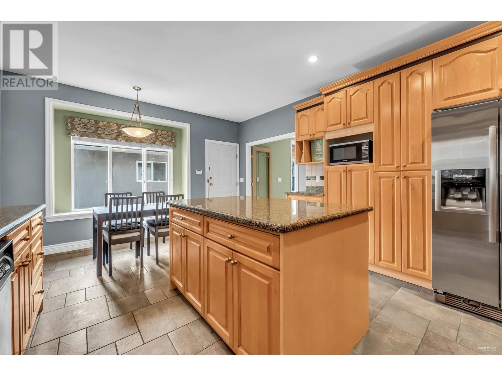 4306 Pinewood Crescent, Burnaby, British Columbia  V5G 2J8 - Photo 5 - R2984713