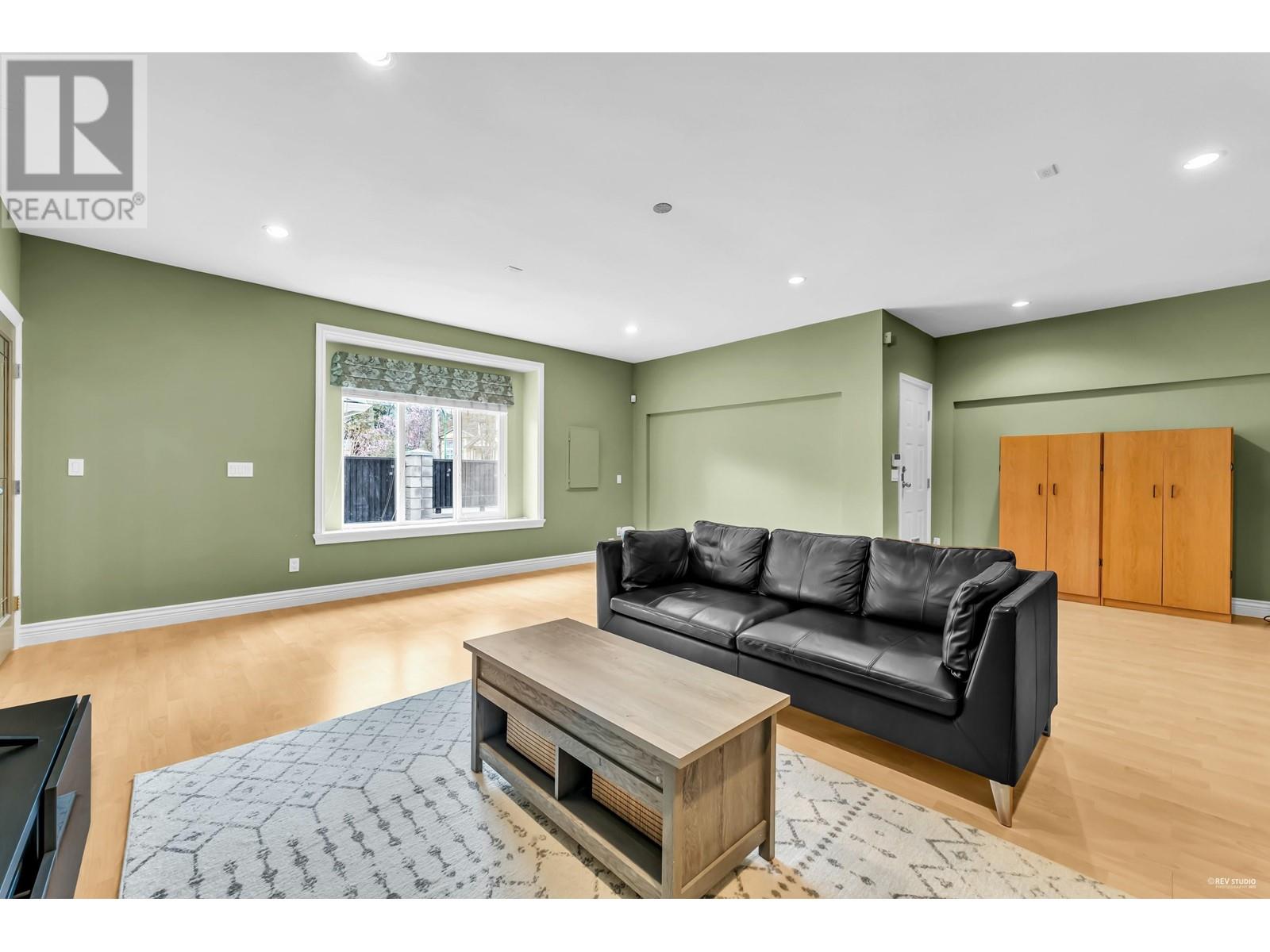 4306 Pinewood Crescent, Burnaby, British Columbia  V5G 2J8 - Photo 9 - R2984713
