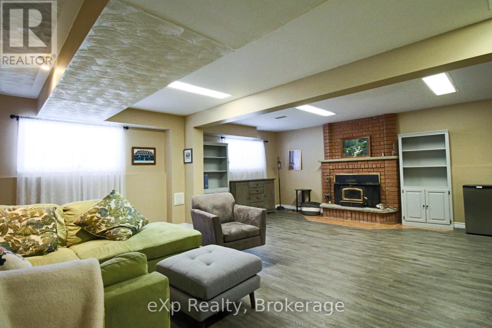 208 Pellisier Street, Grey Highlands, Ontario  N0C 1E0 - Photo 32 - X12055180