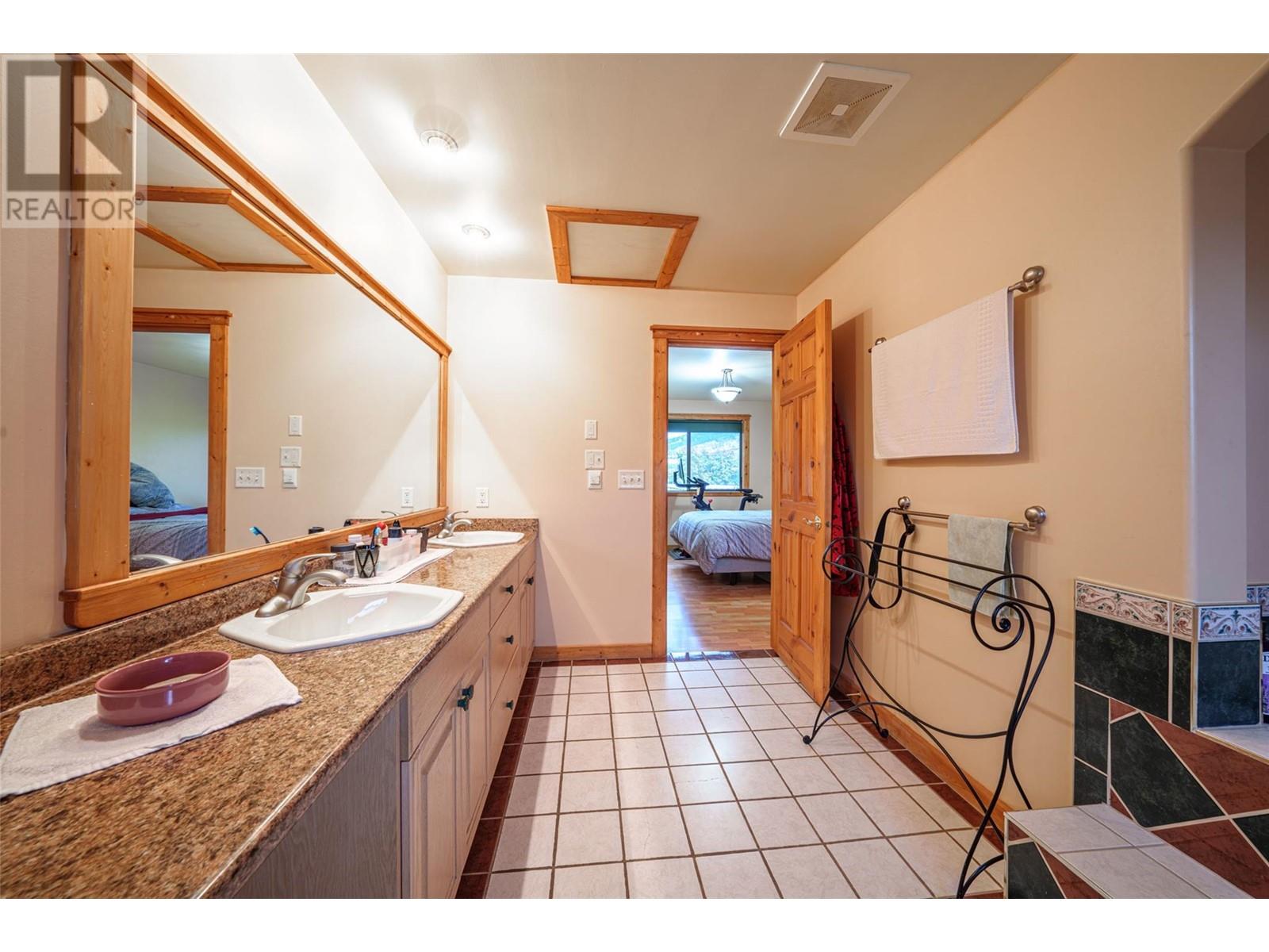 9109 Mackie Drive, Coldstream, British Columbia  V1B 1H1 - Photo 34 - 10341168