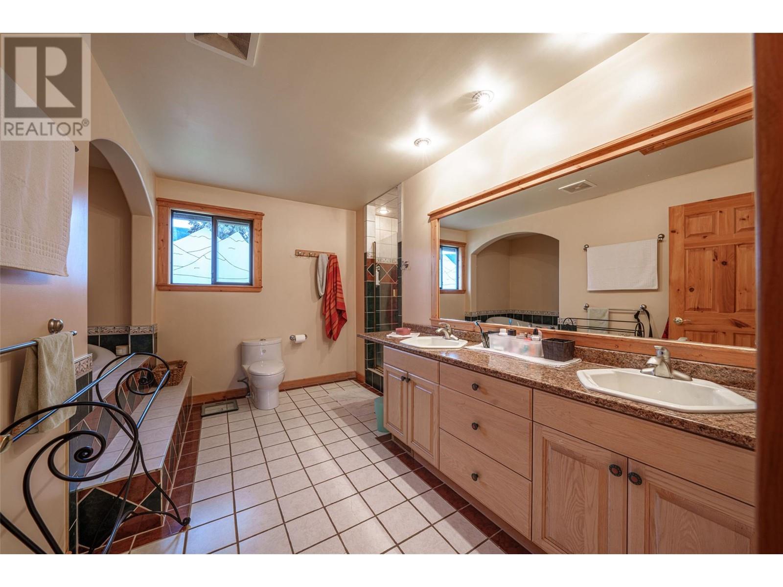 9109 Mackie Drive, Coldstream, British Columbia  V1B 1H1 - Photo 31 - 10341168