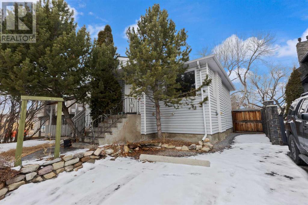 Property at 308 31 Avenue NE image 2