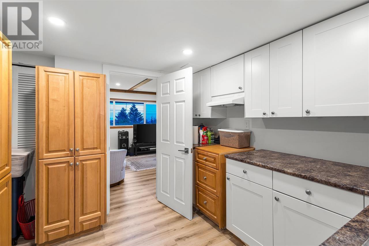 497 Craigmohr Drive, West Vancouver, British Columbia  V7S 1W7 - Photo 29 - R2985364