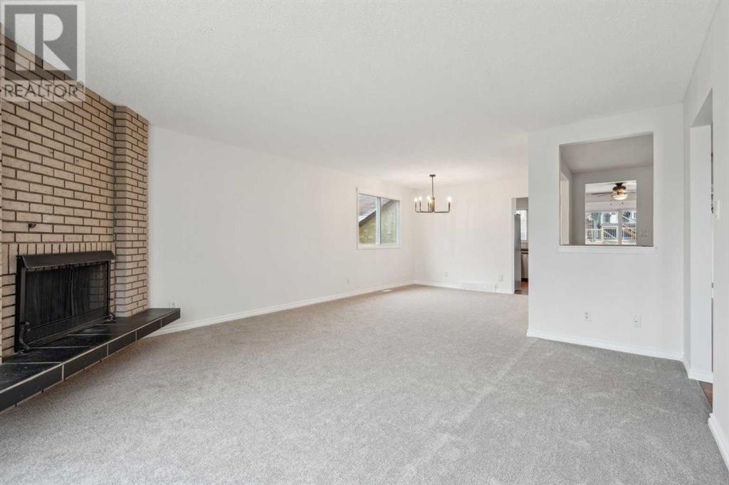 52 Berwick Court Nw, Calgary, Alberta  T3K 1C7 - Photo 6 - A2207755