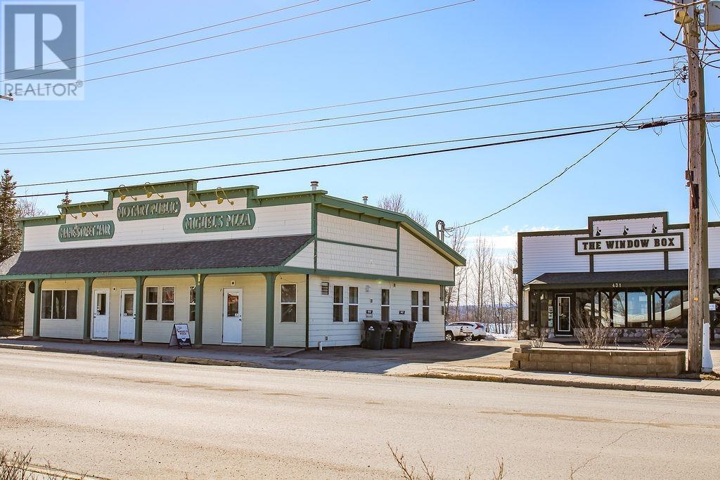 <div class="slider-price">$699,900</div><p>431 W Stuart Drive, Fort St. James, British Columbia</p>