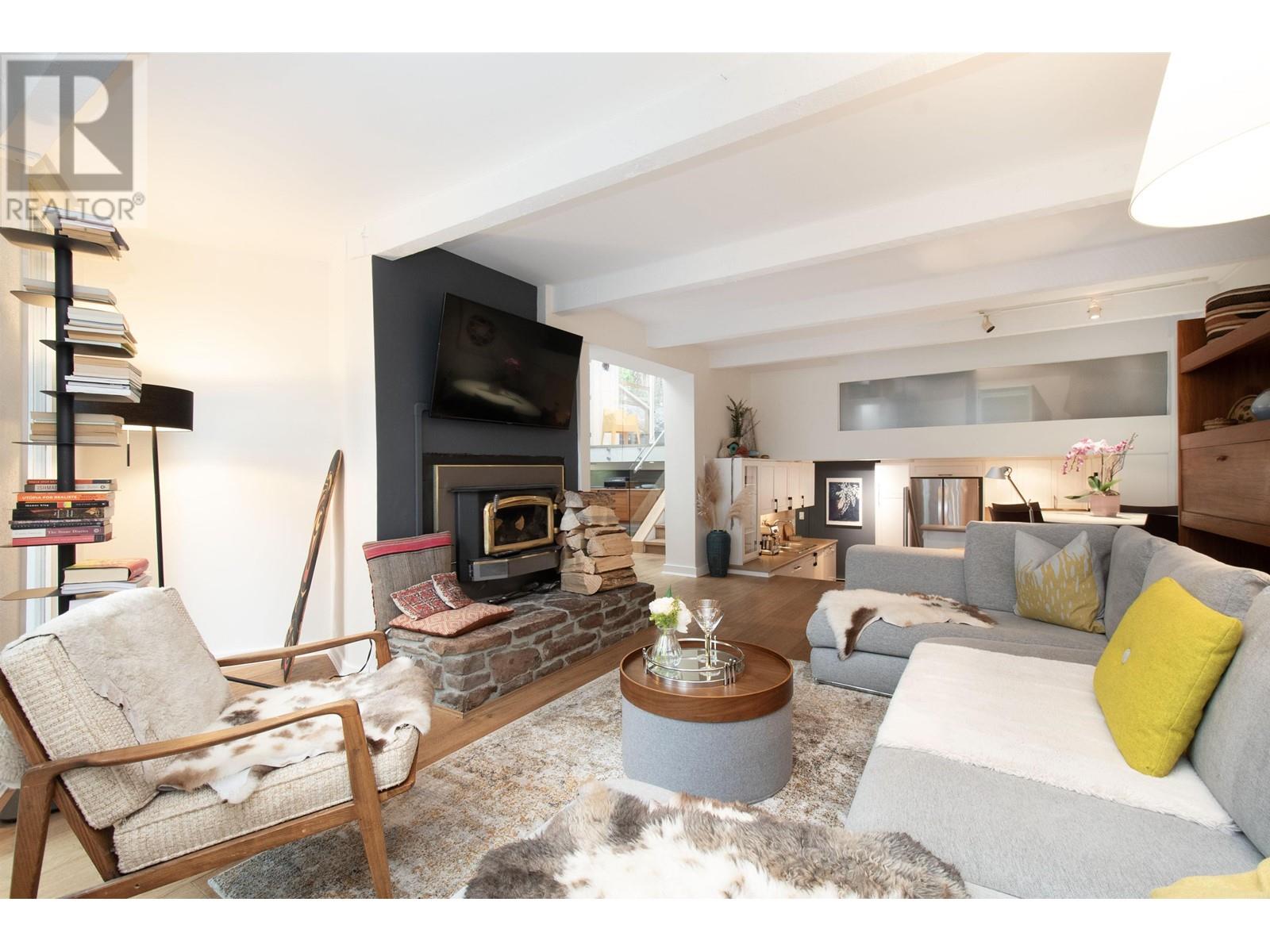 1043 Kinloch Lane, North Vancouver, British Columbia  V7G 1V8 - Photo 11 - R2984575