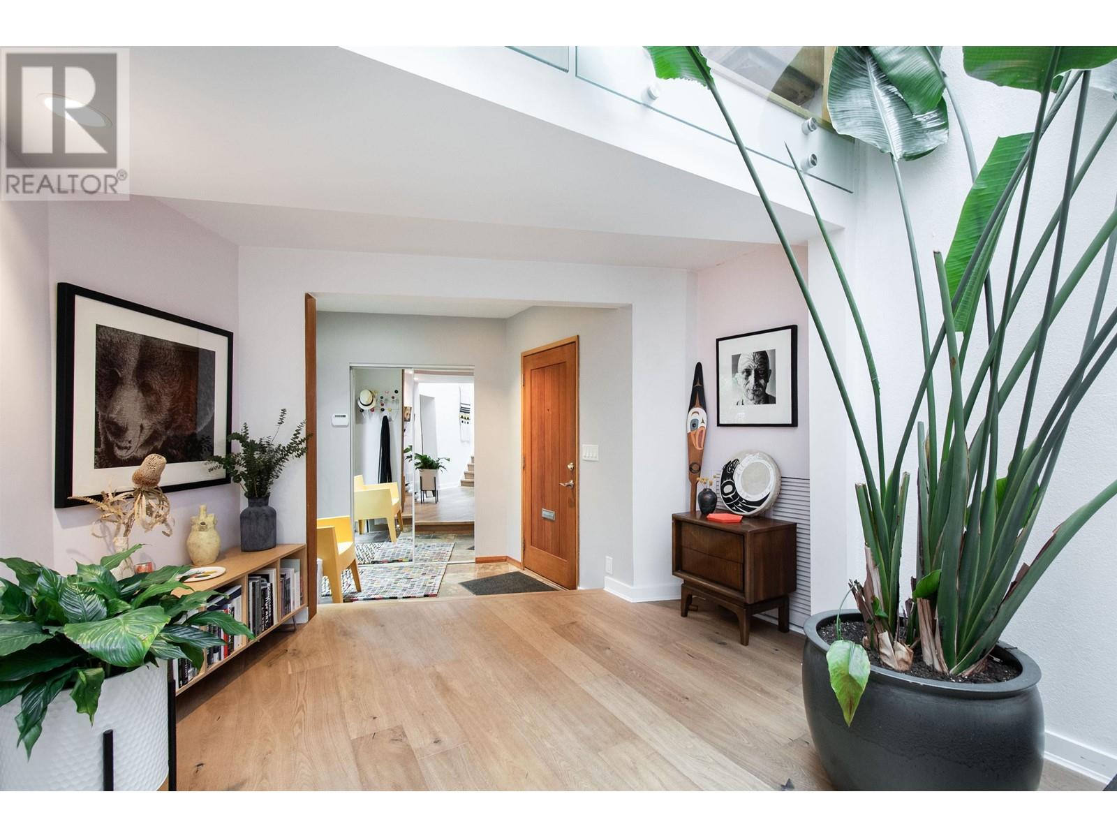 1043 Kinloch Lane, North Vancouver, British Columbia  V7G 1V8 - Photo 3 - R2984575