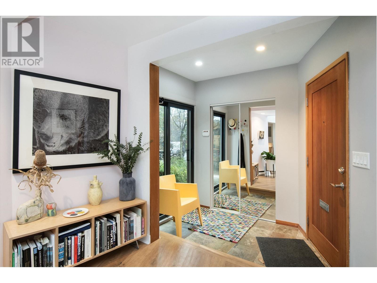 1043 Kinloch Lane, North Vancouver, British Columbia  V7G 1V8 - Photo 4 - R2984575