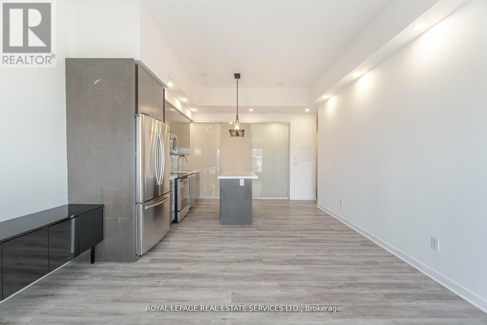 602 - 360 Square One Drive, Mississauga, Ontario  L5B 0E6 - Photo 16 - W12057882