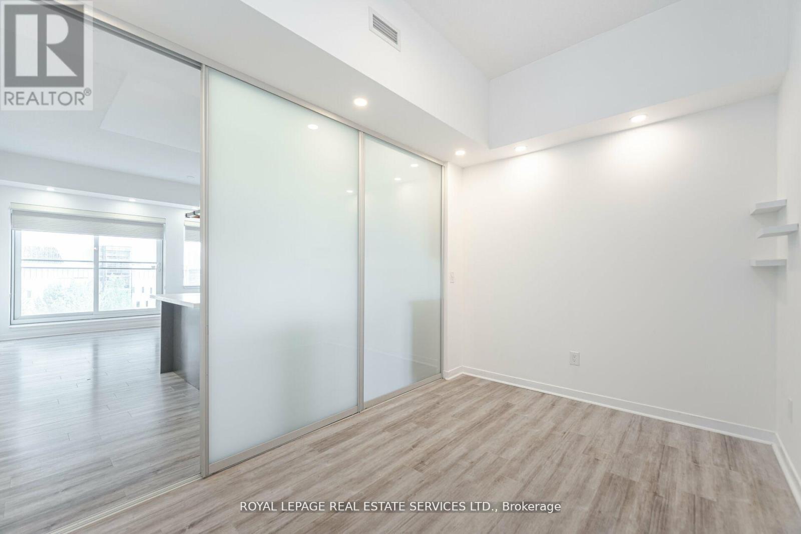 602 - 360 Square One Drive, Mississauga, Ontario  L5B 0E6 - Photo 26 - W12057882