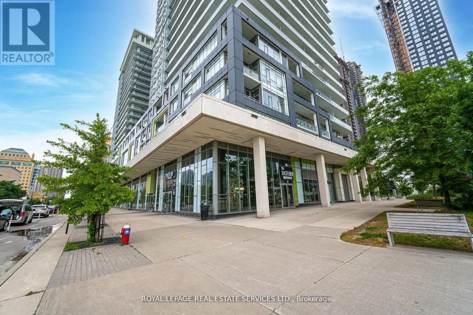602 - 360 Square One Drive, Mississauga, Ontario  L5B 0E6 - Photo 3 - W12057882