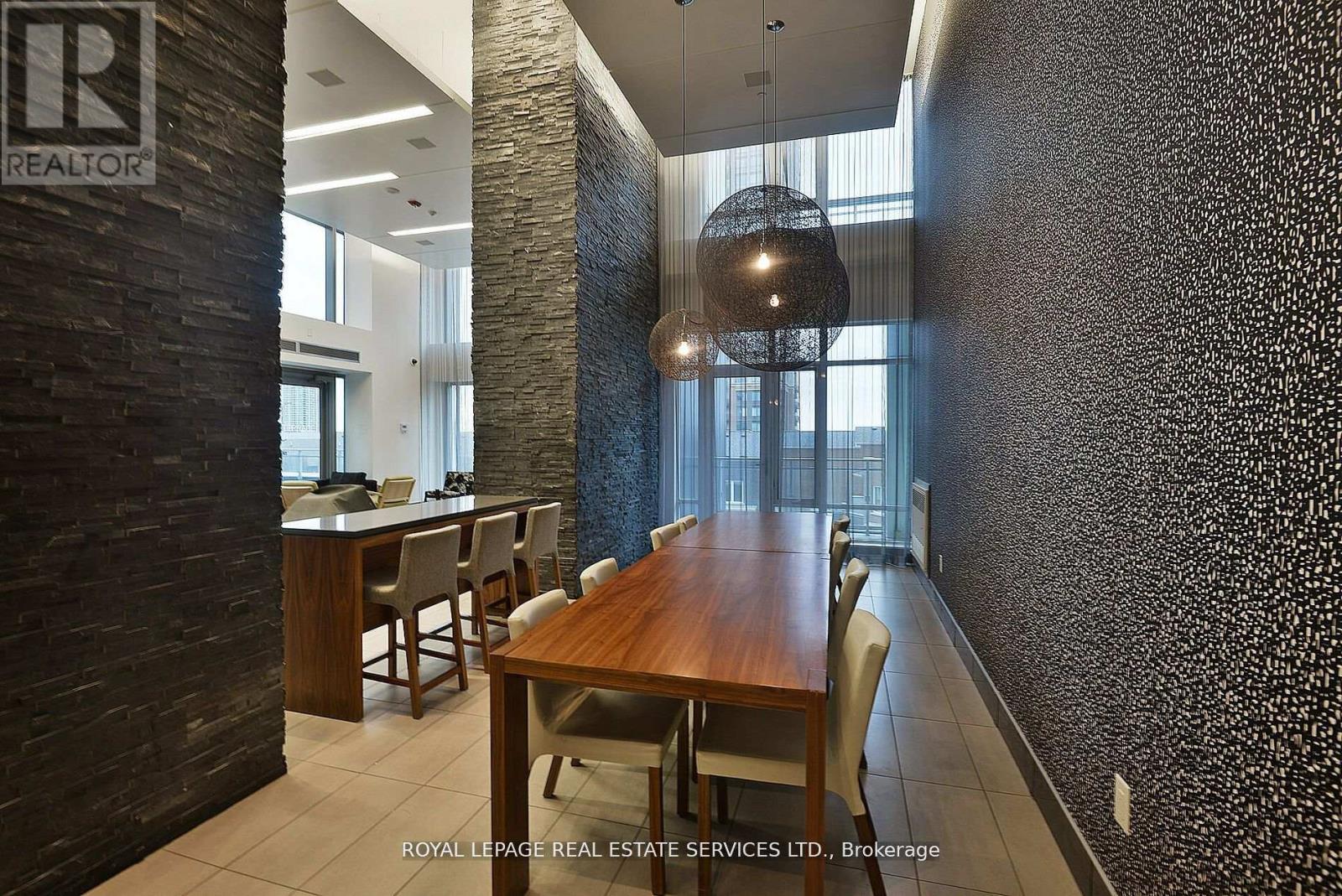 602 - 360 Square One Drive, Mississauga, Ontario  L5B 0E6 - Photo 34 - W12057882