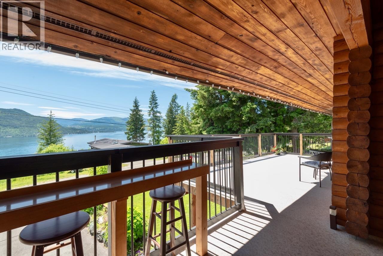5302 Meadow Creek Crescent, celista, British Columbia
