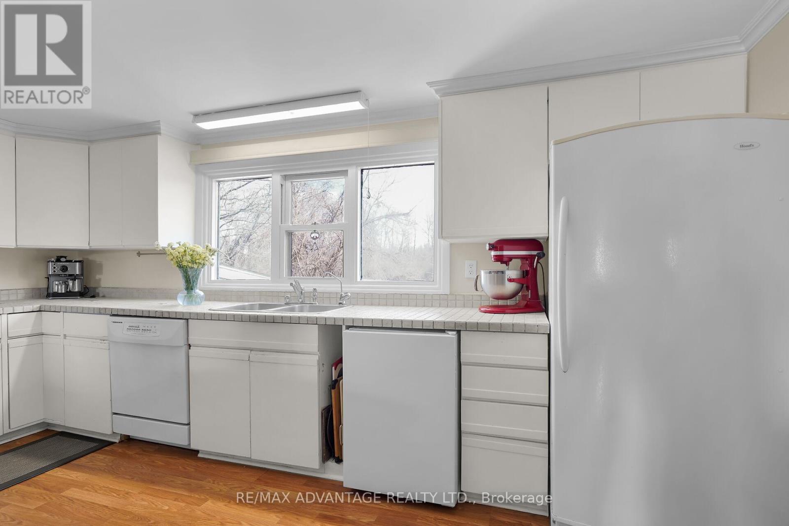 2678 Dorchester Road, Thames Centre, Ontario  N0L 1G5 - Photo 12 - X12057805