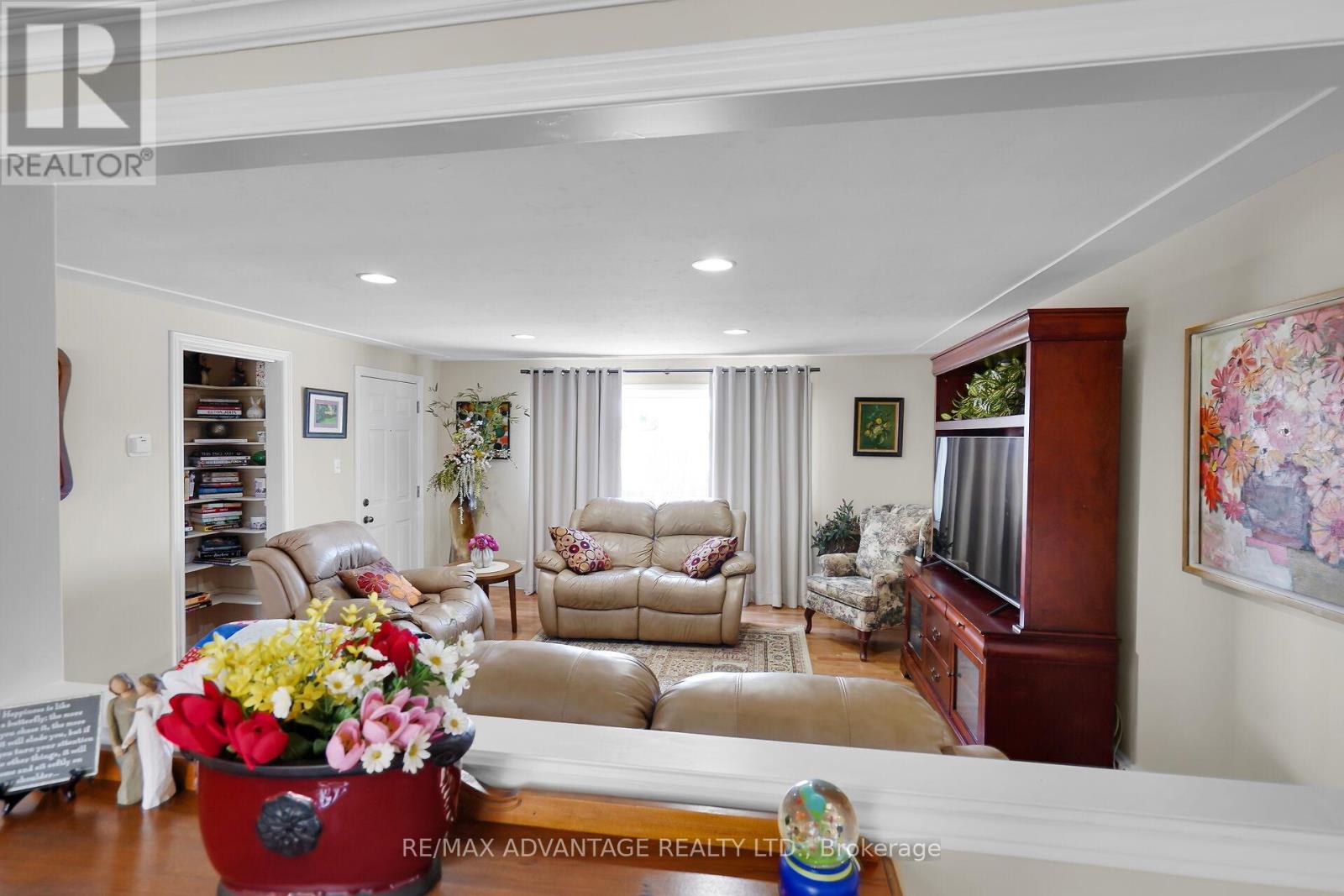 2678 Dorchester Road, Thames Centre, Ontario  N0L 1G5 - Photo 8 - X12057805