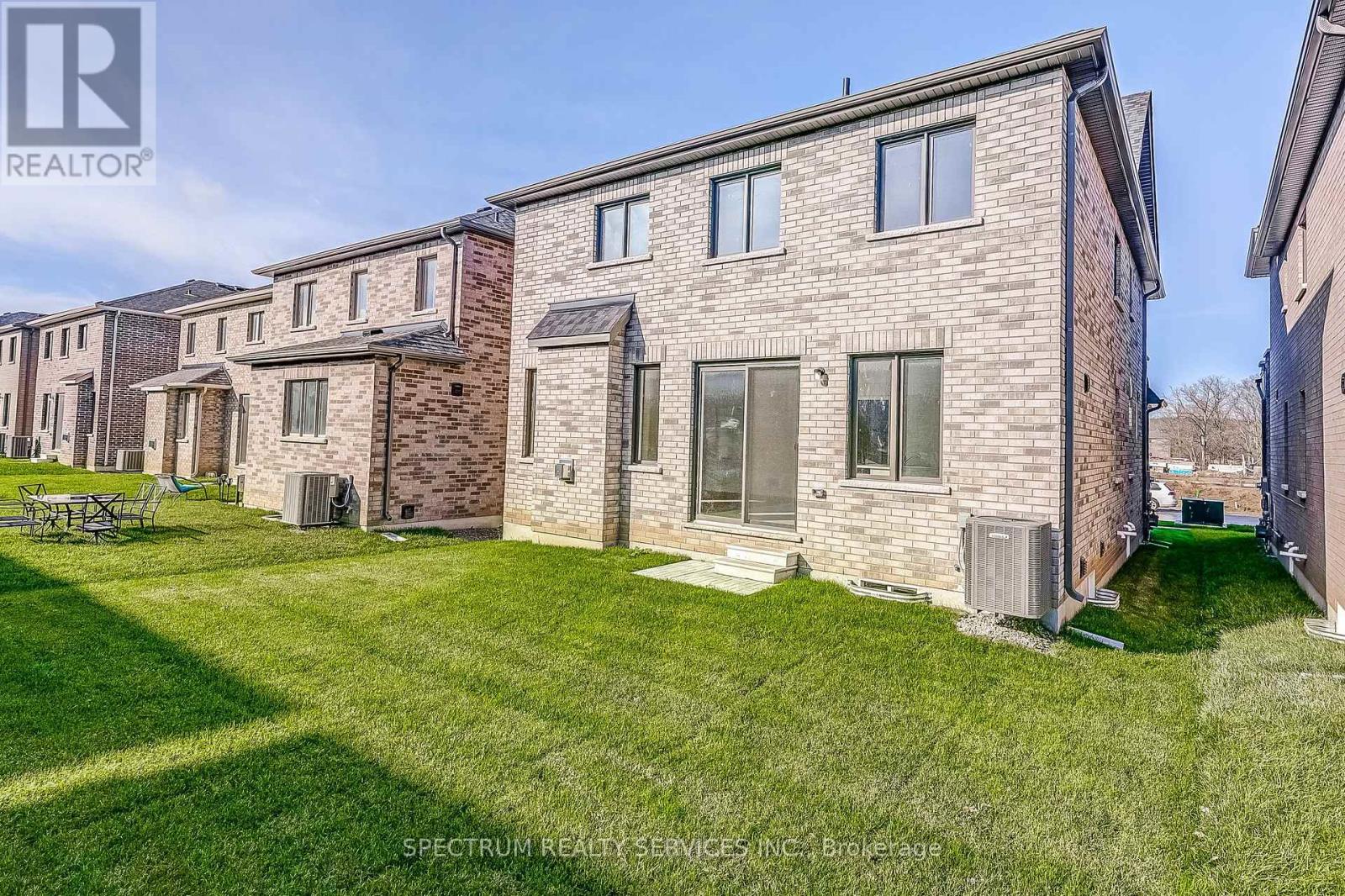 38 Eccleston Street, Brantford, Ontario  N3T 0X4 - Photo 31 - X12057839
