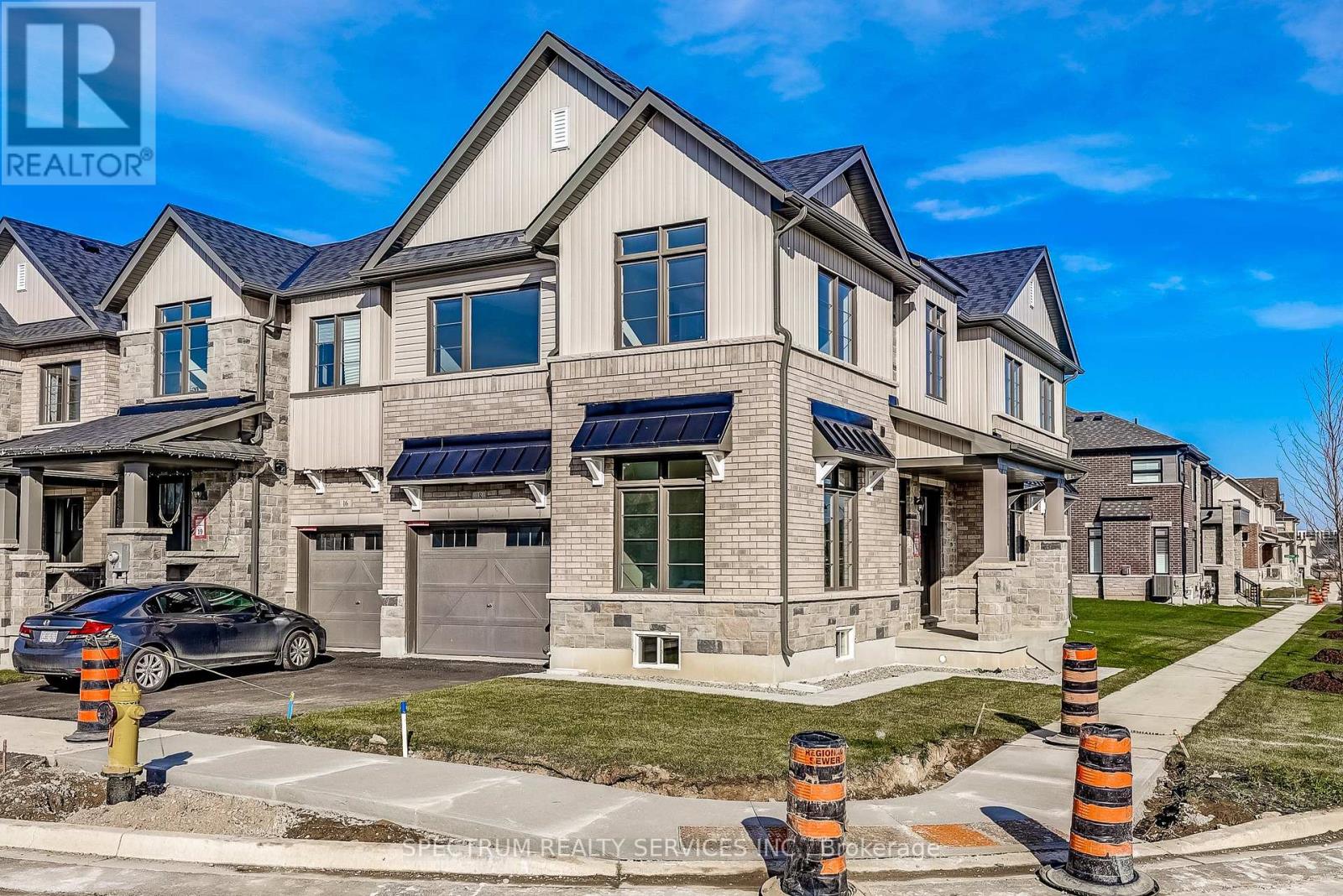 18 Molnar Crescent, Brantford, Ontario  N3T 0X3 - Photo 2 - X12057840
