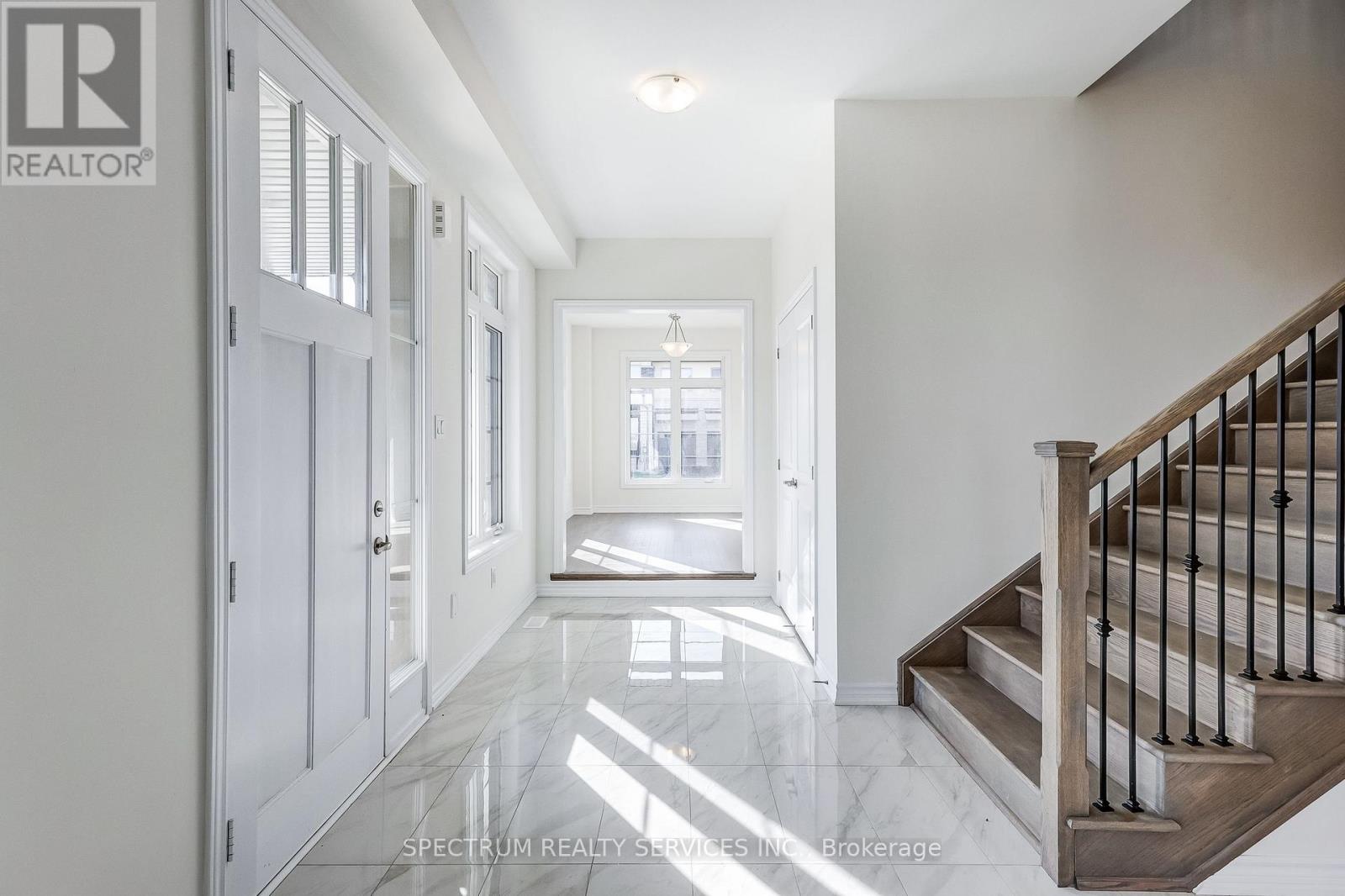18 Molnar Crescent, Brantford, Ontario  N3T 0X3 - Photo 4 - X12057840