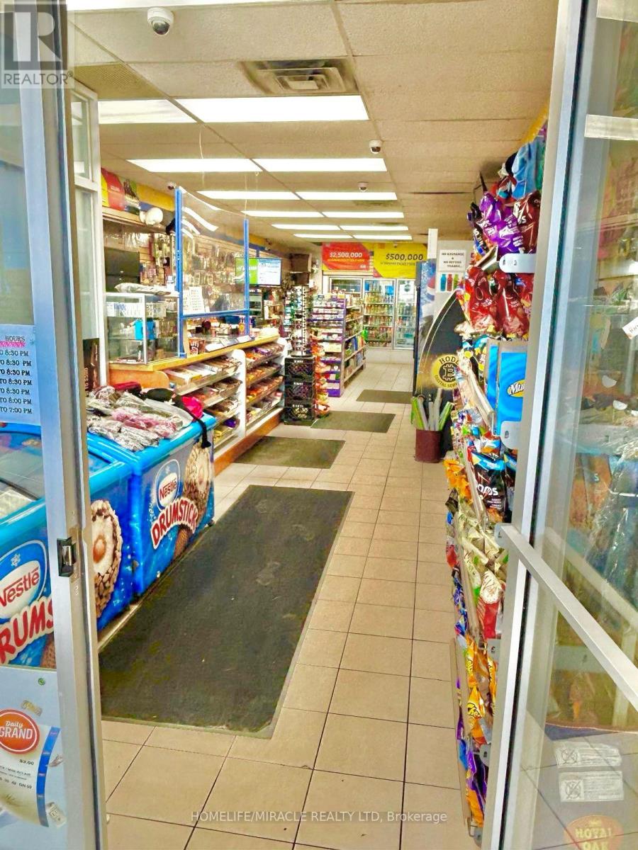 Property at 8 & 8A - 10610 BAYVIEW AVENUE image 3