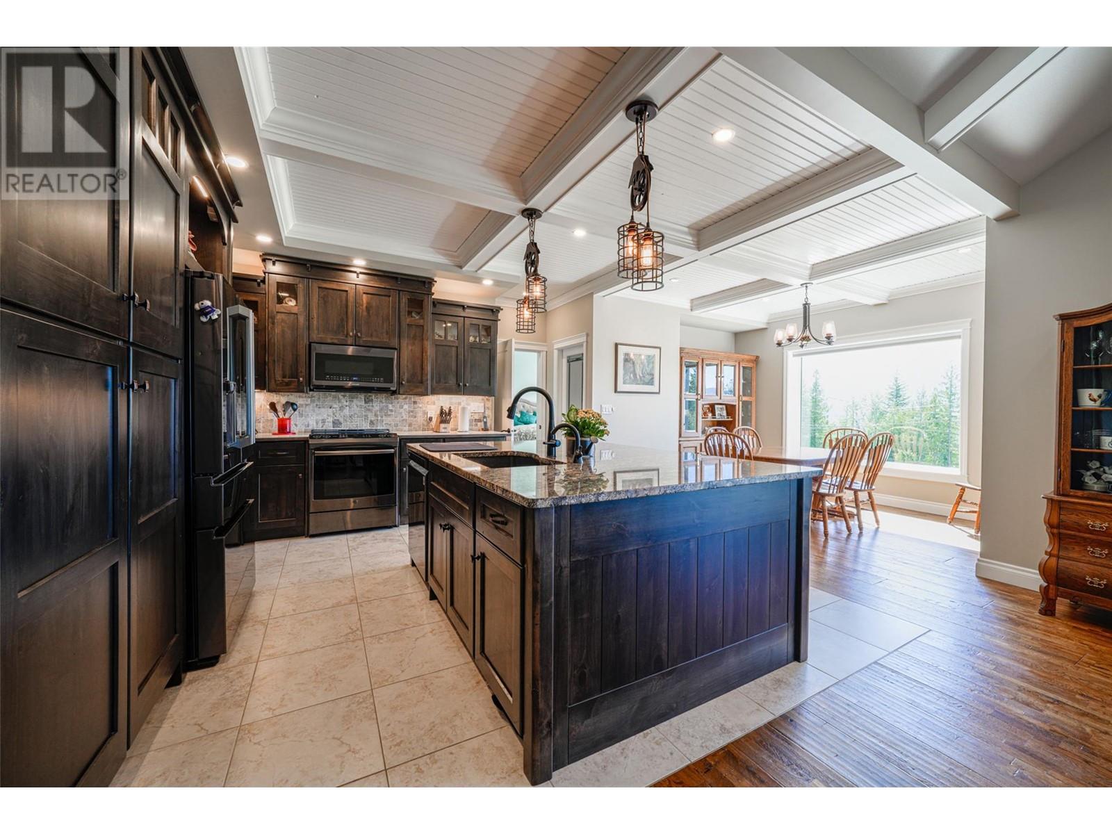 6209 Tatlow Road, Salmon Arm, British Columbia  V1E 2X7 - Photo 6 - 10341183