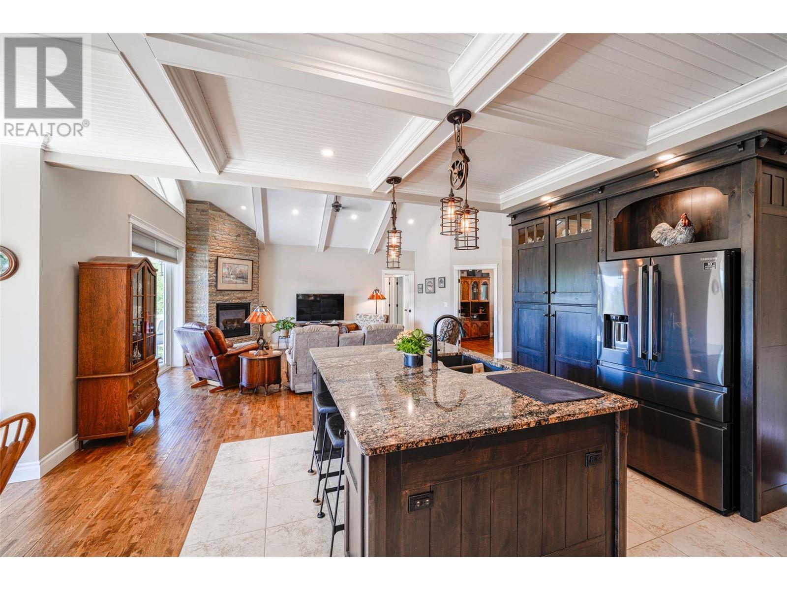 6209 Tatlow Road, Salmon Arm, British Columbia  V1E 2X7 - Photo 9 - 10341183