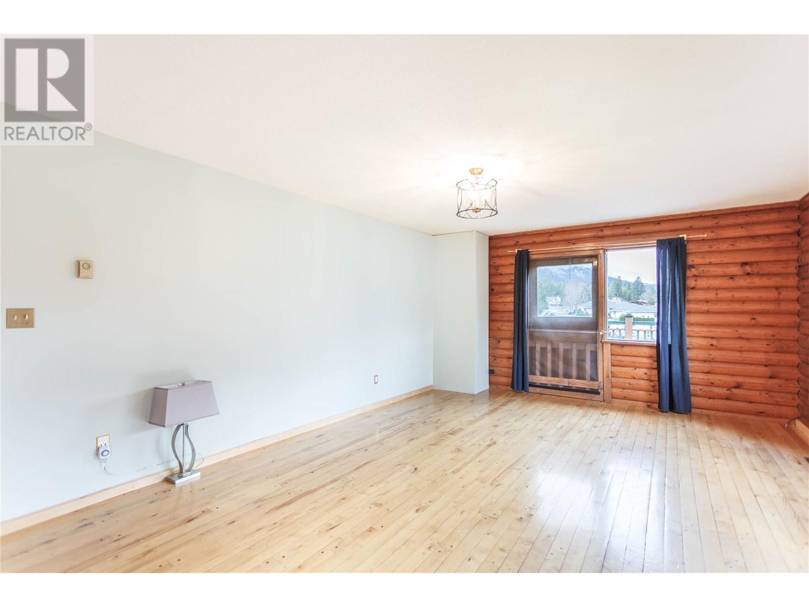 Property at 2550 Shuswap Avenue image 3
