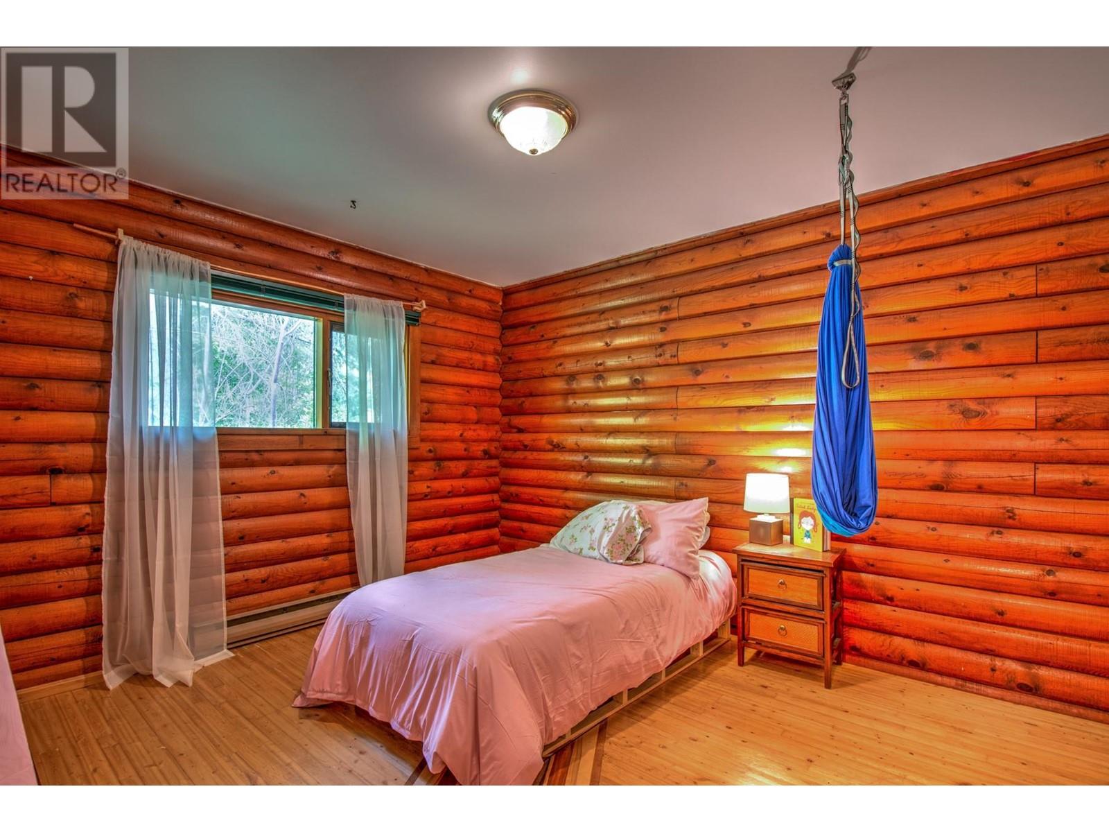 Property at 2550 Shuswap Avenue image 4