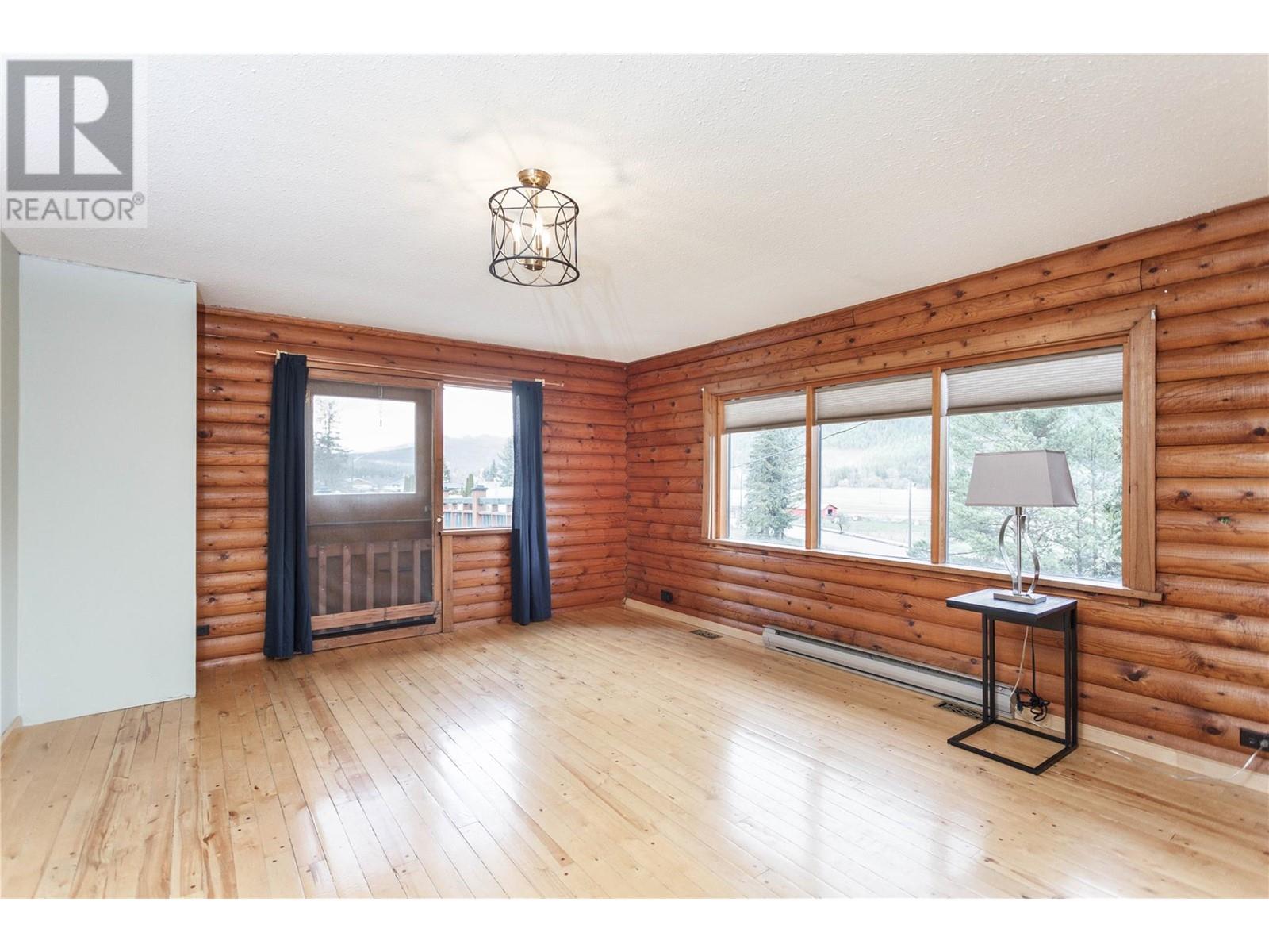 Property at 2550 Shuswap Avenue image 2