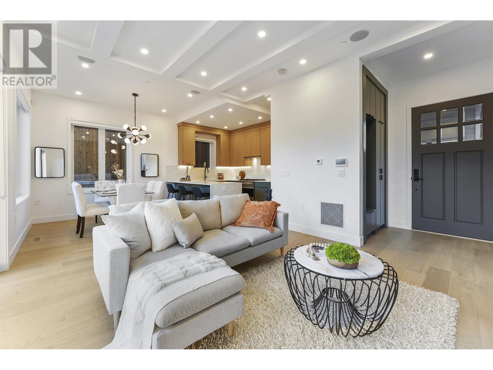 2 1322 E 13TH AVENUE, Vancouver, British Columbia