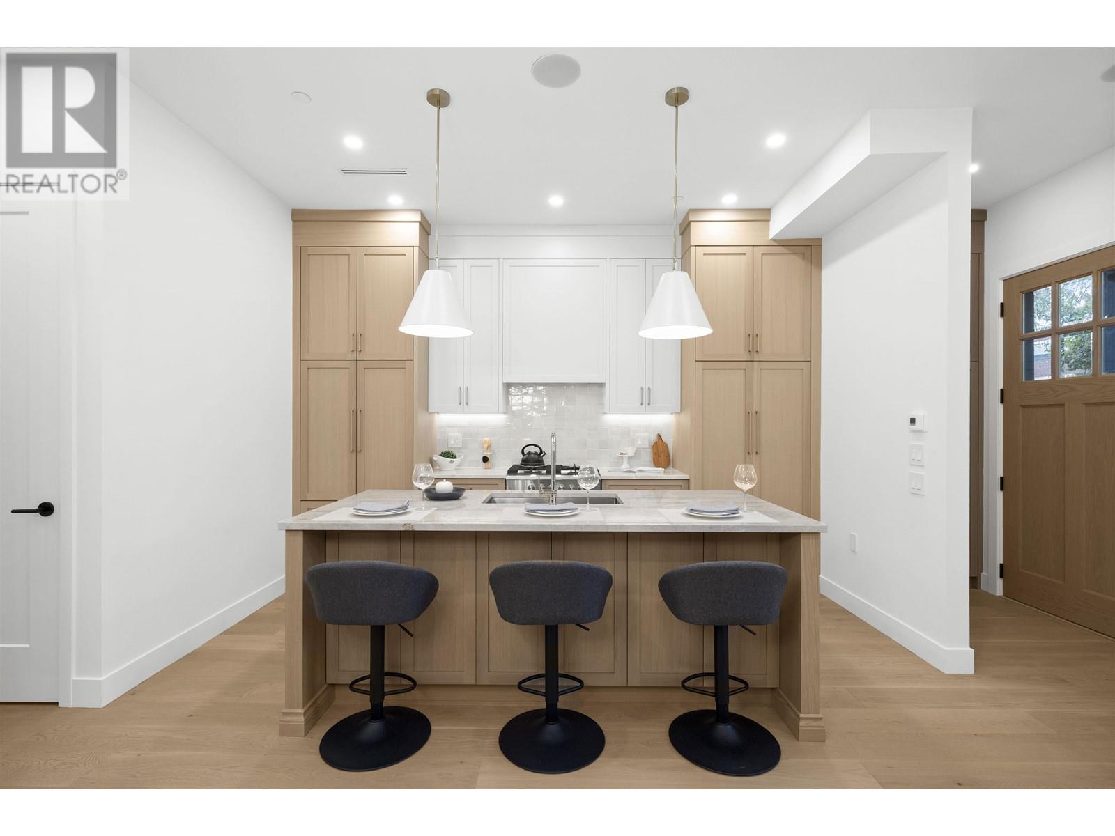 1 1722 E 6th Avenue, Vancouver, British Columbia  V5N 1P5 - Photo 2 - R2985381