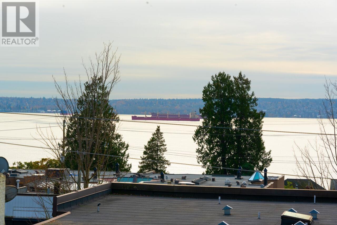 2472 Haywood Avenue, West Vancouver, British Columbia  V7V 1Y1 - Photo 8 - R2985398